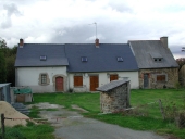 Alignement de maisons, la Chapronière (Gennes-sur-Seiche)