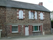 Maison à boutique, rue Louise Grignard de Montsavoie (Saint-Gonlay)