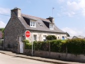 Maison, 45 rue des Écoles ; route de Kerillis (Plouguiel)