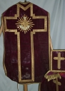 Ornement rouge 3 : chasuble, étole, voile de calice, bourse de corporal