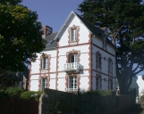 Maison de villégiature, 2 rue des Calculots ; rue du Général de Gaulle, Sainte-Anne (Trégastel)