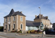 Mairie et école, rue des Écoles, rue de la Mairie (Lancieux)
