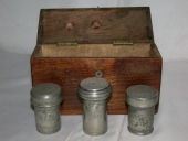 Coffret aux saintes huiles et 3 ampoules aux saintes huiles