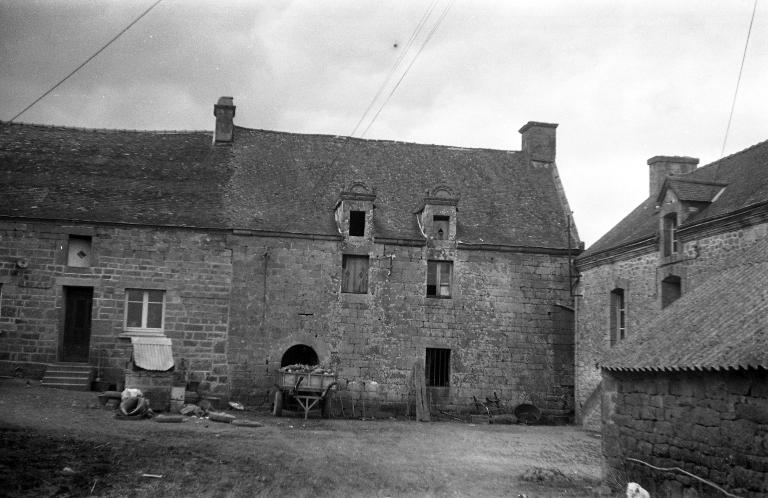 Maison de prêtre, Restemblayes (Mellionnec)
