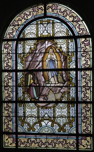 Ensemble de 6 verrières à personnages des baies 3, 4, 7, 8, 11, 12 : Notre-Dame de Lourdes, Sacré coeur ; Ange gardien, Saint Louis, Saint Isidore, Saint Julien