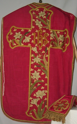 Ornement rouge 1 : chasuble, manipule
