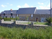 Alignement de trois fermes, la Rue (Feins)