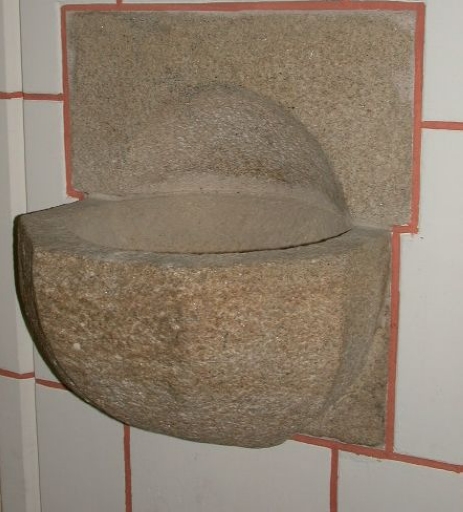 Deux bénitiers d'applique