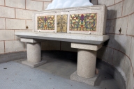 Ensemble 2 de l'autel de la Vierge : autel, tabernacle, 2 degrés d'autel