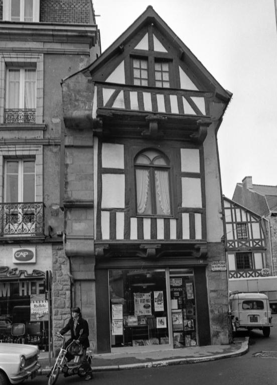 Maison, 41 place de la République (Auray)