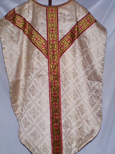 Ornement blanc 1 : chasuble, étole, voile de calice