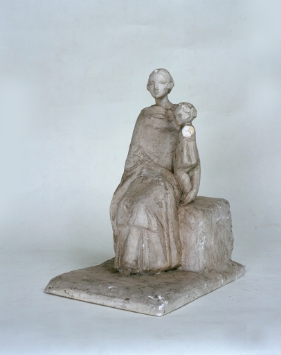 Statue : Femme assise et enfant