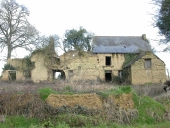 Alignement de plusieurs maisons, la Gaudinais (Saint-Domineuc)