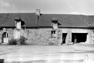 Alignement de maisons, le Bas Launay (Bruz)