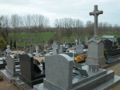 Le cimetière et le monument aux morts sur la commune de Lillemer