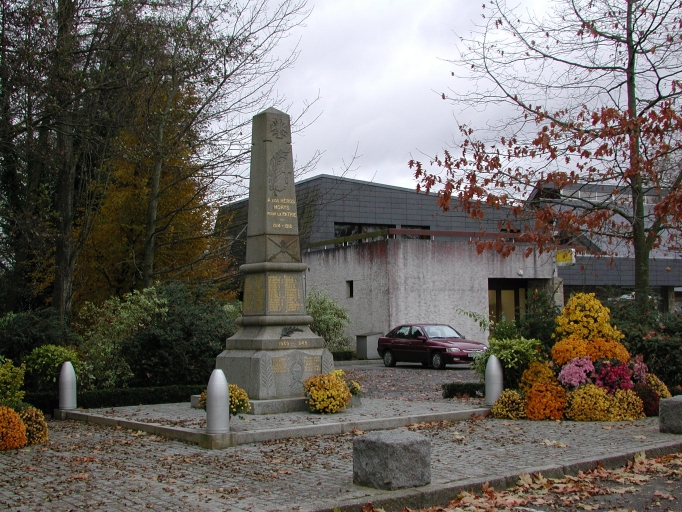 Monument aux morts, place du Général de Gaulle (Betton)