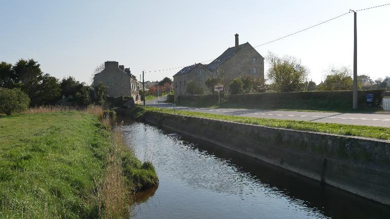 Moulin à marée du Couffon puis Minoterie du Couffon, actuellement maison d'habitation et chambres d'hôtes (Kerlouan)