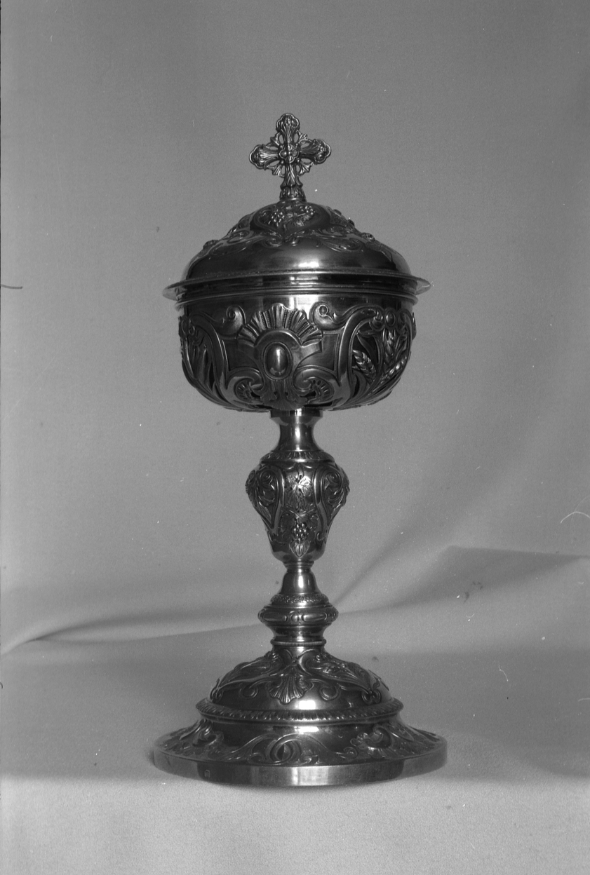 Ciboire (2), église paroissiale Saint-Pierre Saint-Paul (Kergrist)