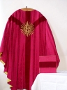 Ornement rouge 3 : chasuble, bourse de corporal, étole (Campel fusionnée en Val d'Anast en 2017)