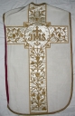 Ornement blanc 6 : chasuble, voile de calice, étole et bourse de corporal