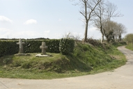 Ensemble de deux croix de chemin au lieu-dit Solier (Plougras)