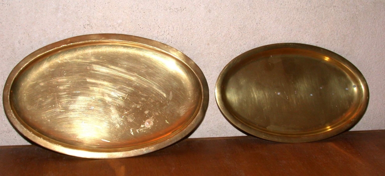 Ensemble de 2 plateaux de communion
