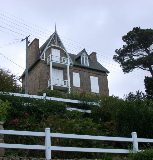 Maison dite Villa Shamrock, 4 rue de Senonnès, Trestrignel (Perros-Guirec)