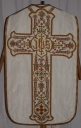 Ornement blanc 1 : chasuble, bourse de corporal, étole, manipule, voile de calice