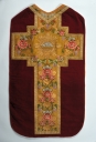 Ornement rouge 1 : chasuble, bourse de corporal, étole, manipule, voile de calice