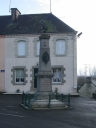 Monument aux morts de la guerre 1914-1918, place du Martray (Saint-Caradec)