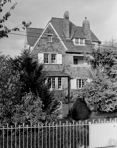 Maison de villégiature balnéaire dite Ker Hélios, 12 avenue Paul Thorel (Dinard)