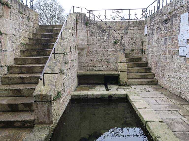 Fontaine de dévotion Notre-Dame-du-Roncier, dite Fontaine miraculeuse (Josselin)