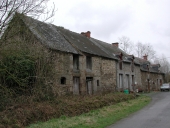 Alignement de 3 maisons, le Buet (Bonnemain)