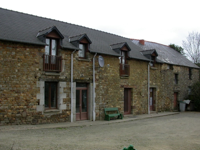 Alignement de maisons, la Foulerie (Gahard)