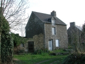 Alignement de maisons, le Rouvre (Saint-Pierre-de-Plesguen fusionnée en Mesnil-Roc'h en 2019)