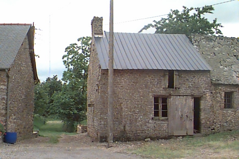 Alignement de maisons, la Haudelinais (Livré-sur-Changeon)
