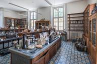 Présentation de la collection d'objets de sciences naturelles du lycée Émile Zola, Avenue Jean Janvier (Rennes)