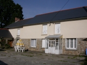 Alignement de deux maisons, la Guéhardière (Guipel)