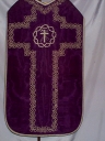 Ornement violet 3 : chasuble, bourse de corporal, étole, manipule, voile de calice