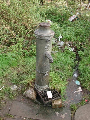 Borne fontaine, rue Henri-Monnerais (Rennes)