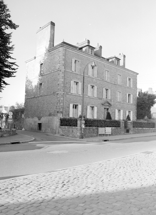 Presbytère, place Gabriel Deshayes (Auray)