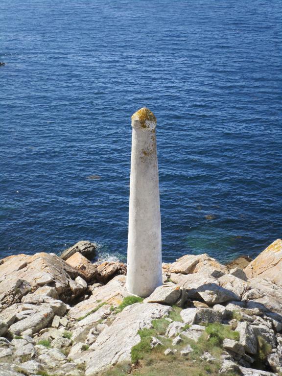 Alignement de deux amers, Grand Crom (Beuzec-Cap-Sizun)