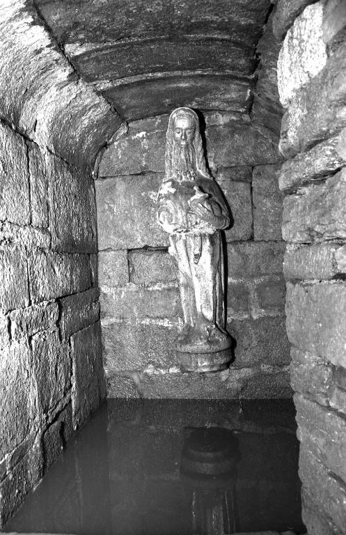 Fontaine de dévotion Saint-Jean, rue Corentin Baron (Châteauneuf-du-Faou)