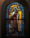 Verrière à personnages de la baie 3 : sainte Thérèse de l'Enfant Jésus (Guipry fusionnée en Guipry-Messac en 2016)