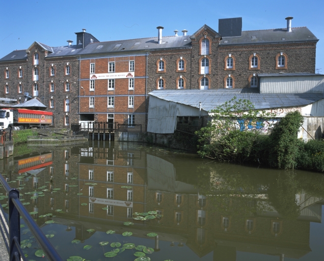 Moulin à foulon, puis moulin à blé de Saint-Hélier, actuellement minoterie dite Grands Moulins de Rennes, 17 rue Jean-Marie Duhamel (Rennes)