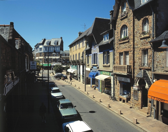 Immeuble à logements avec partie commerciale, 16 rue du Général-de-Gaulle (Perros-Guirec)