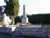 Monument aux morts, rue de la Croix Verte (Trémeheuc)