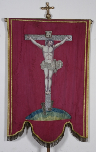 Bannière de procession, dite des prévots : Don du Rosaire, Christ en croix