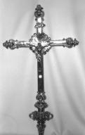Croix de procession (2), ancienne collégiale, actuellement église Sainte-Marie-Madeleine (Champeaux)