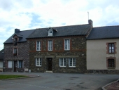 Alignement de maisons, 5-7 rue de l'Eglise (Saint-Thurial)